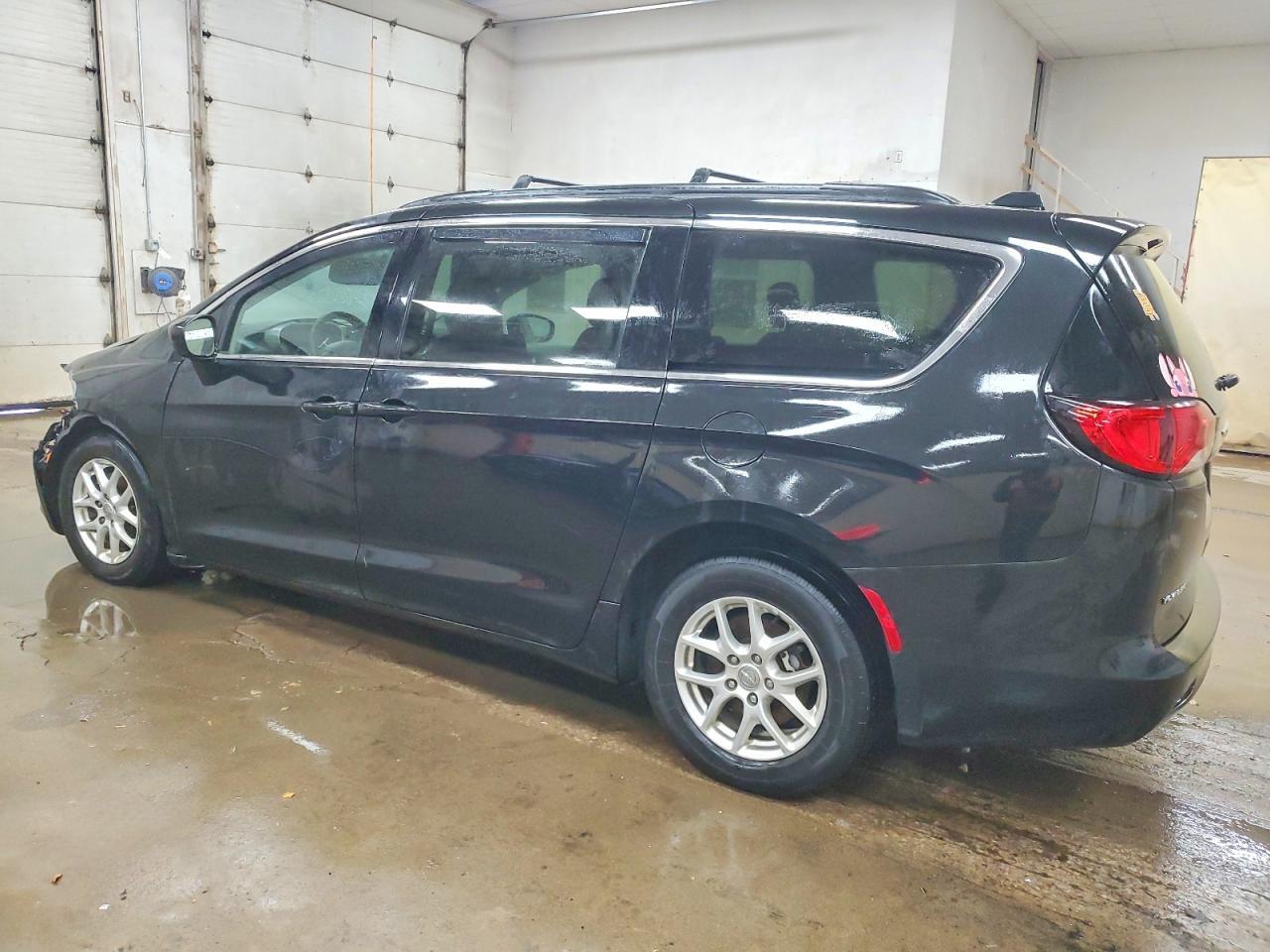 2020 Chrysler Voyager Lxi - Фото 2