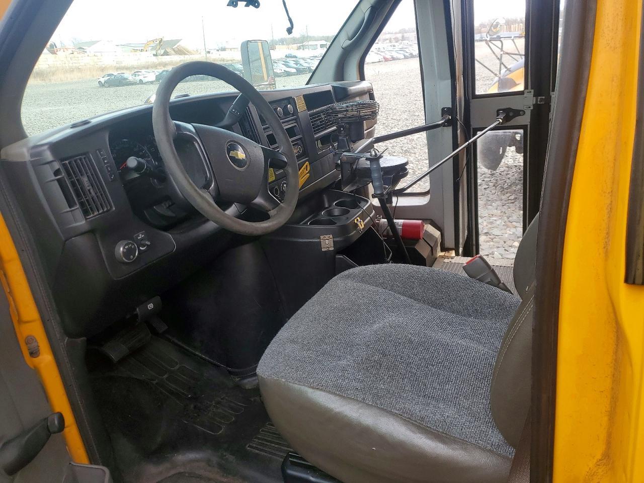 2010 Chevrolet Express School Bus - Фото 5