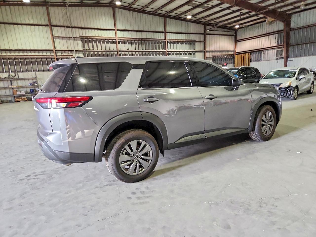 2025 Nissan Pathfinder S - Фото 3