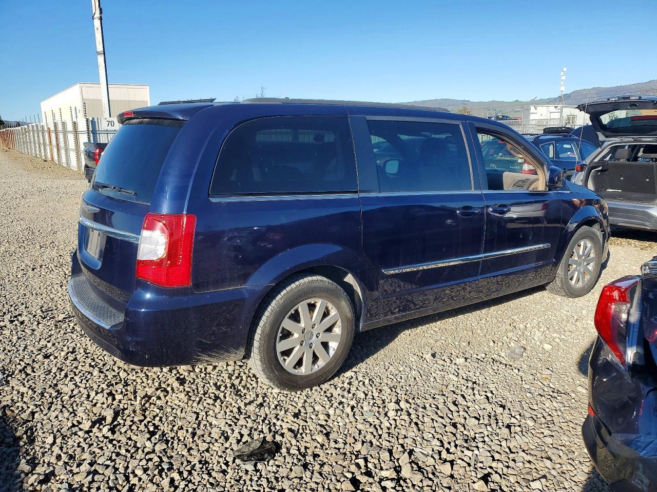 2016 Chrysler Town & Country Touring - Фото 3