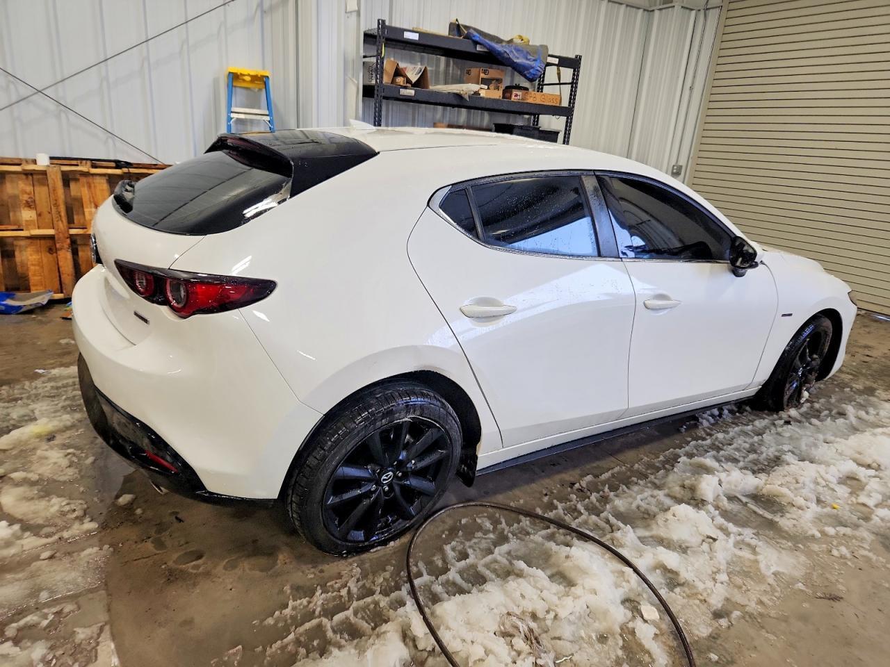 2023 Mazda 3 Premium - Фото 3