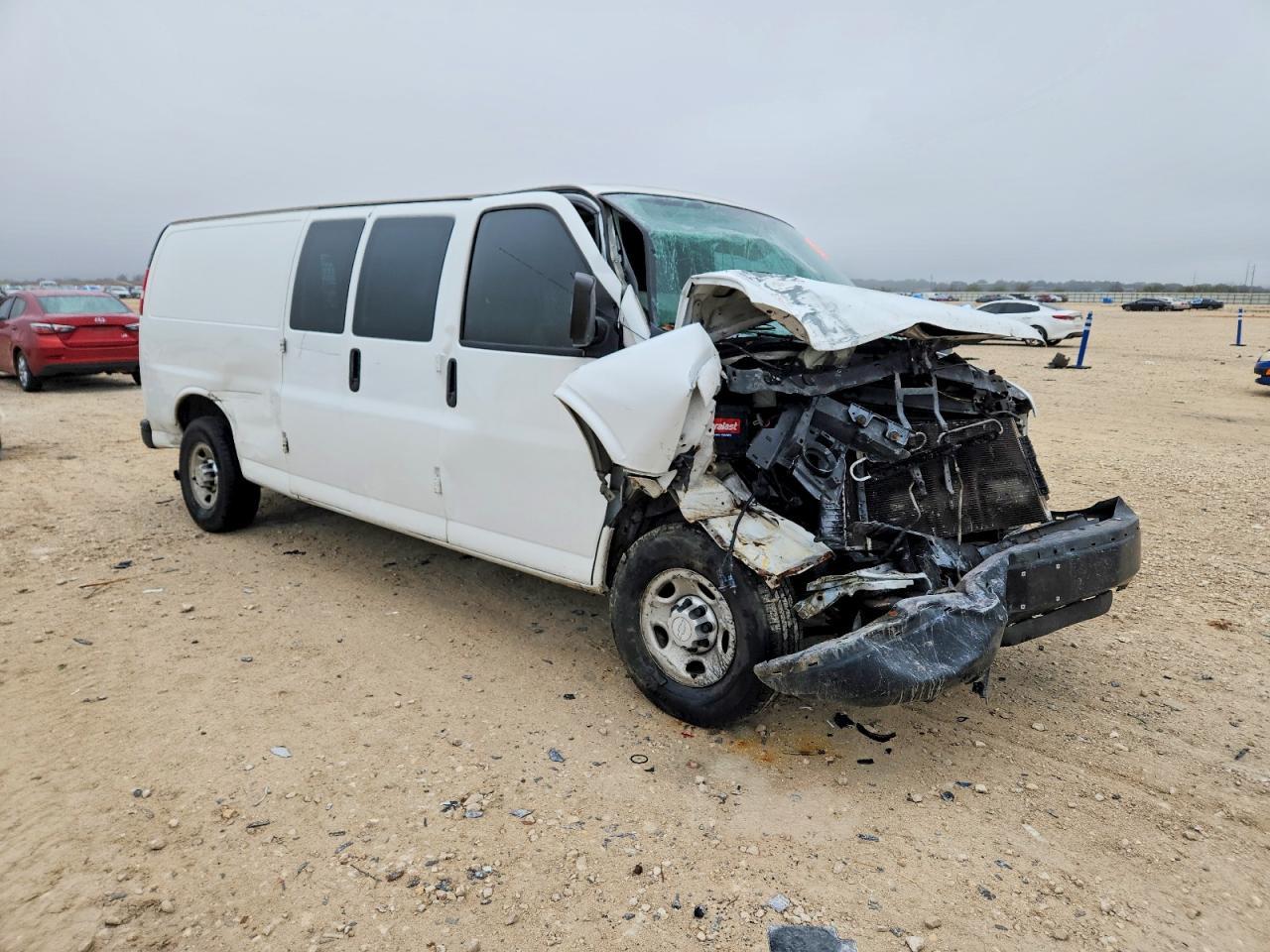 2016 Chevrolet Express G2500 Utility / Service Van - Фото 4
