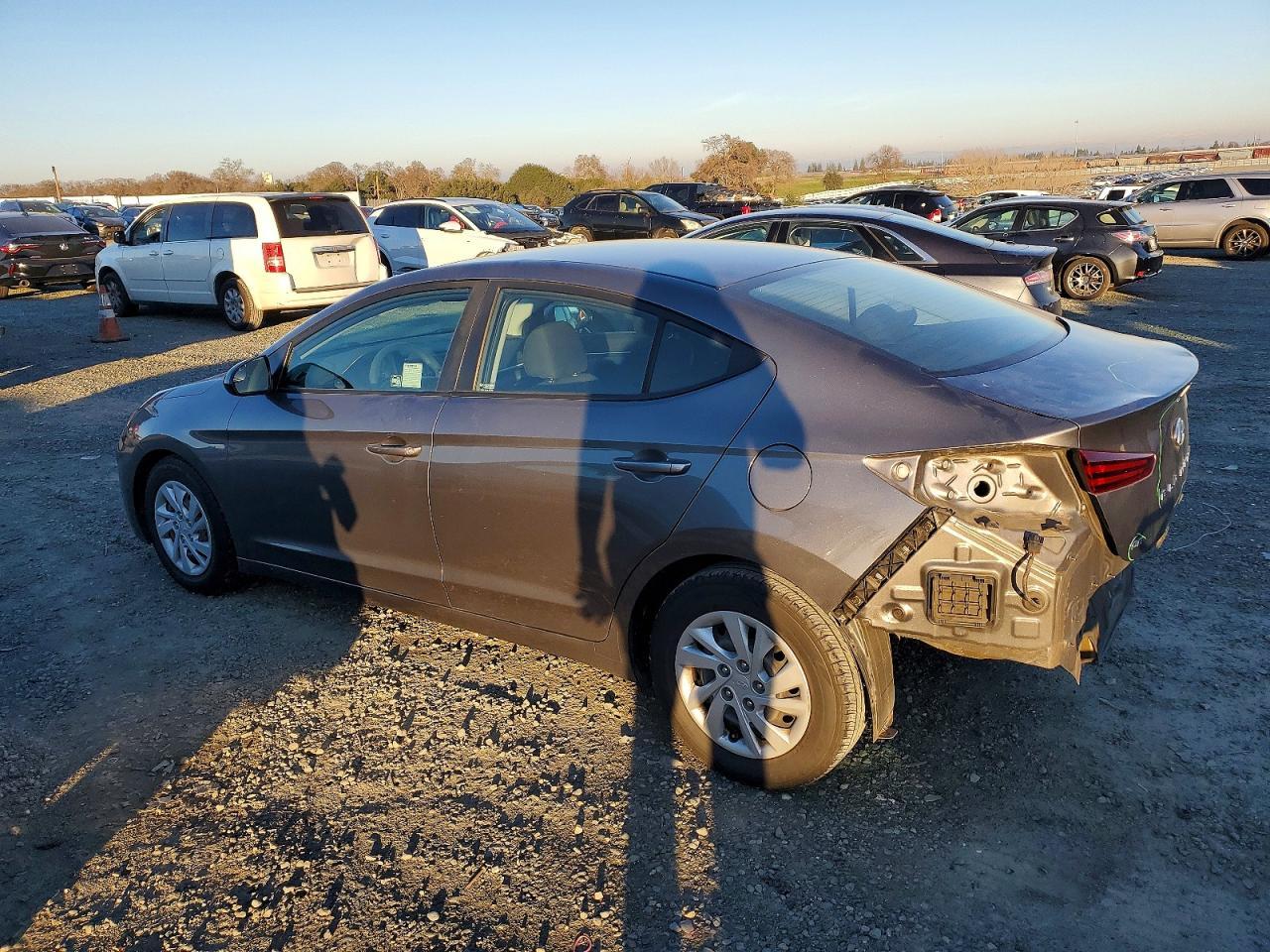 2020 Hyundai Elantra Se - Фото 2