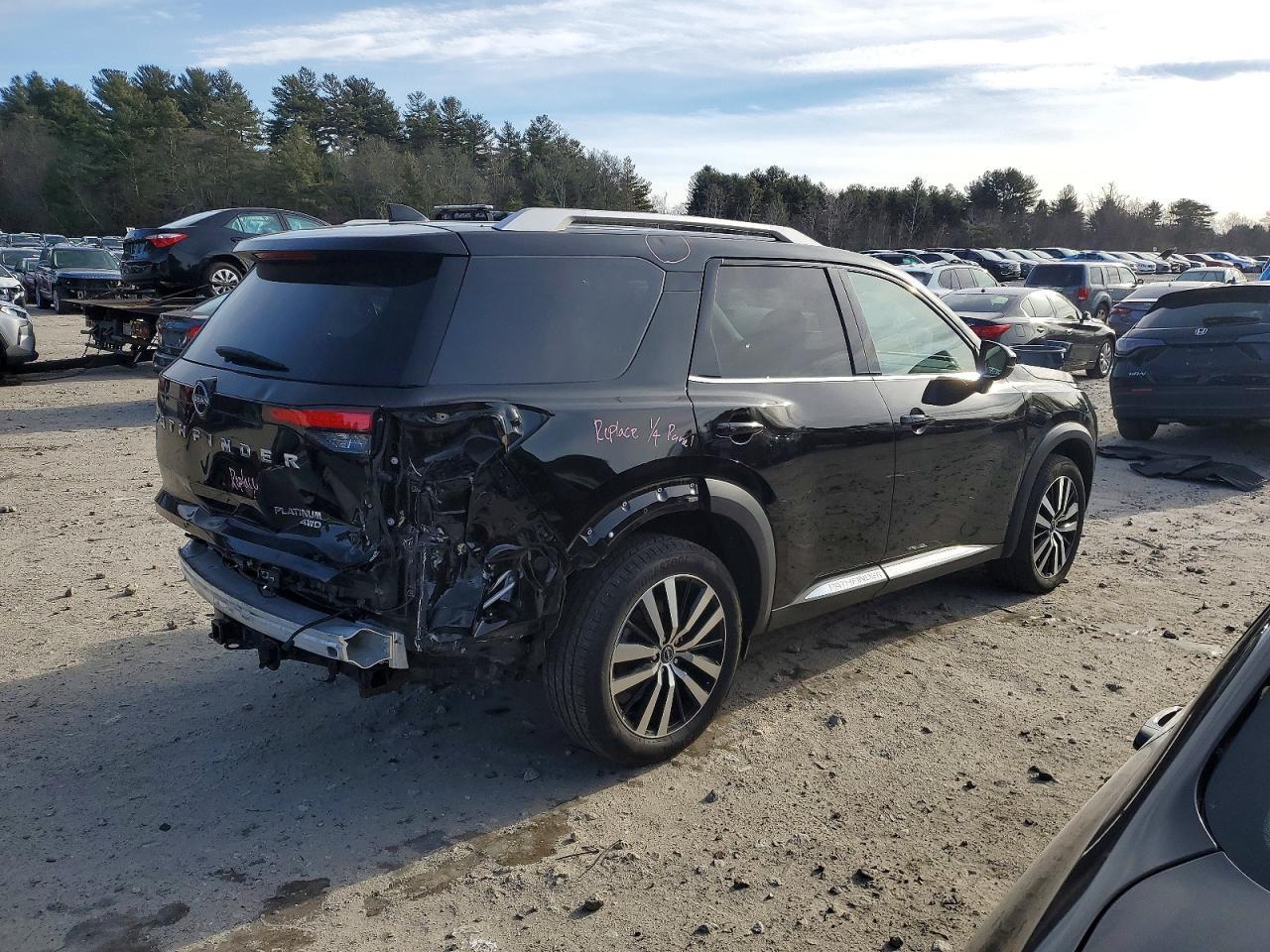 2023 Nissan Pathfinder Platinum - Image 3