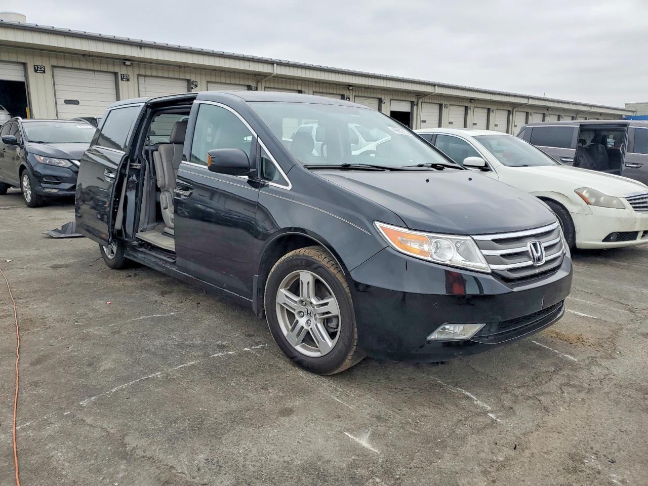 2013 Honda Odyssey Touring - Фото 4