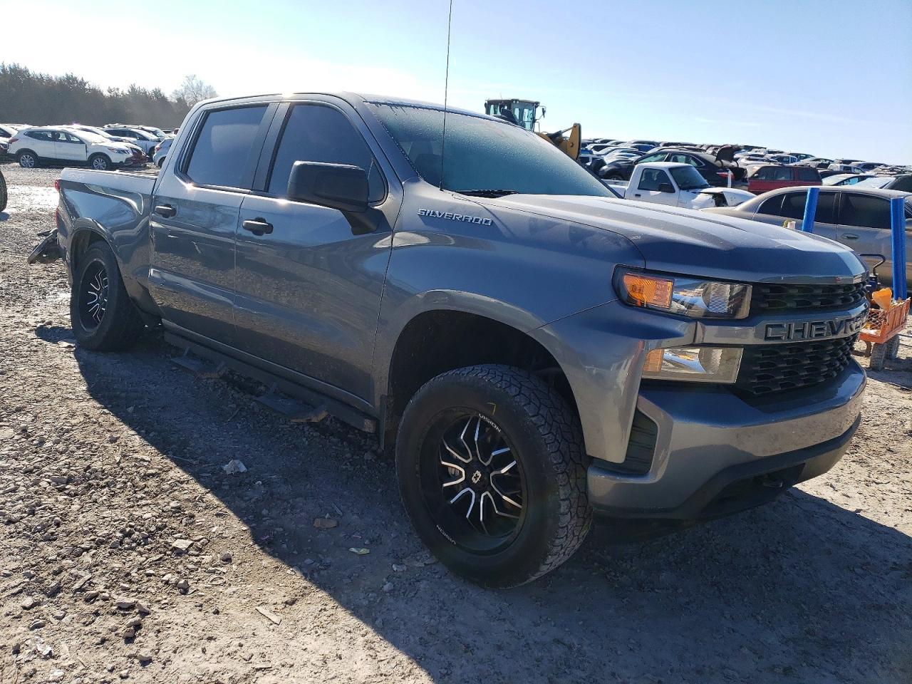 2020 Chevrolet Silverado K1500 Custom - Фото 4