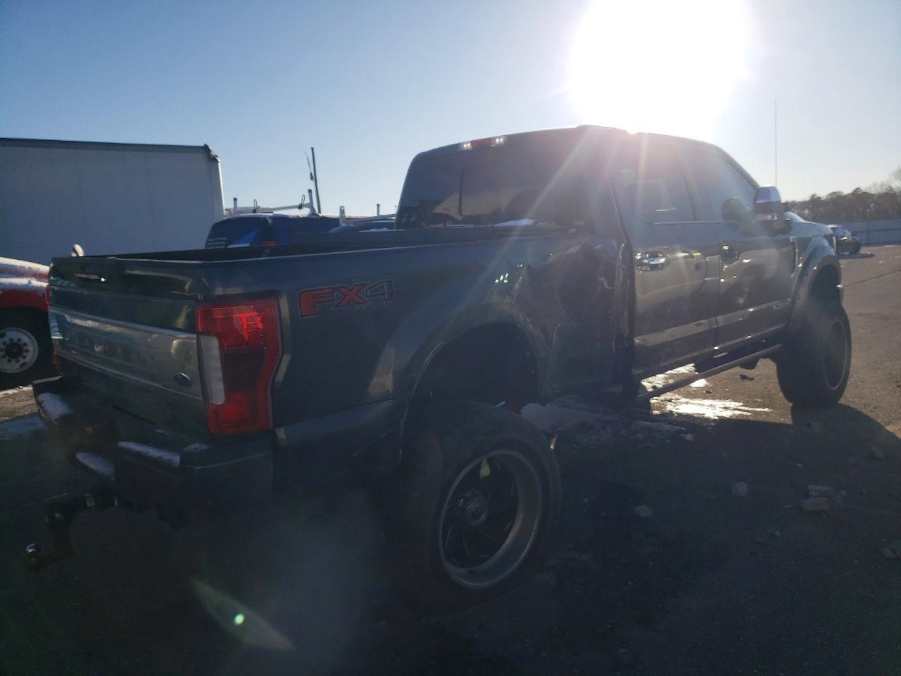 2017 Ford F250 Super Duty - Фото 3