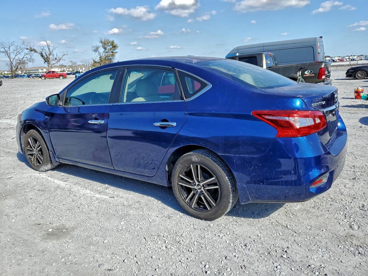 2016 Nissan Sentra S - Фото 2