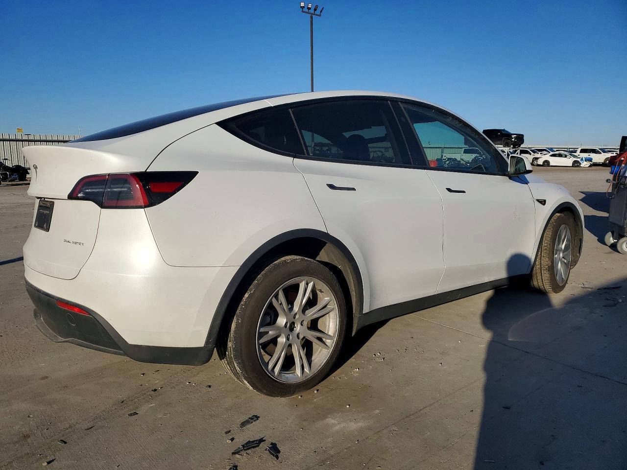 2023 Tesla Model Y - Фото 3