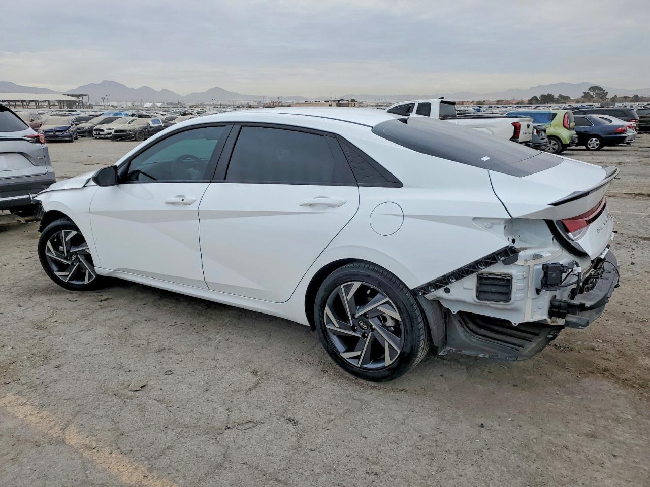2025 Hyundai Elantra Sel Sport - Фото 2