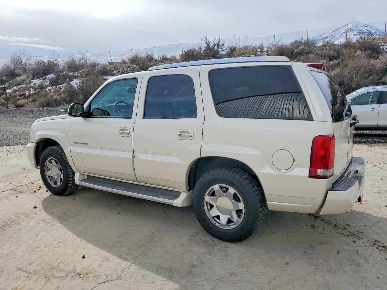 2006 Cadillac Escalade Luxury - Image 2