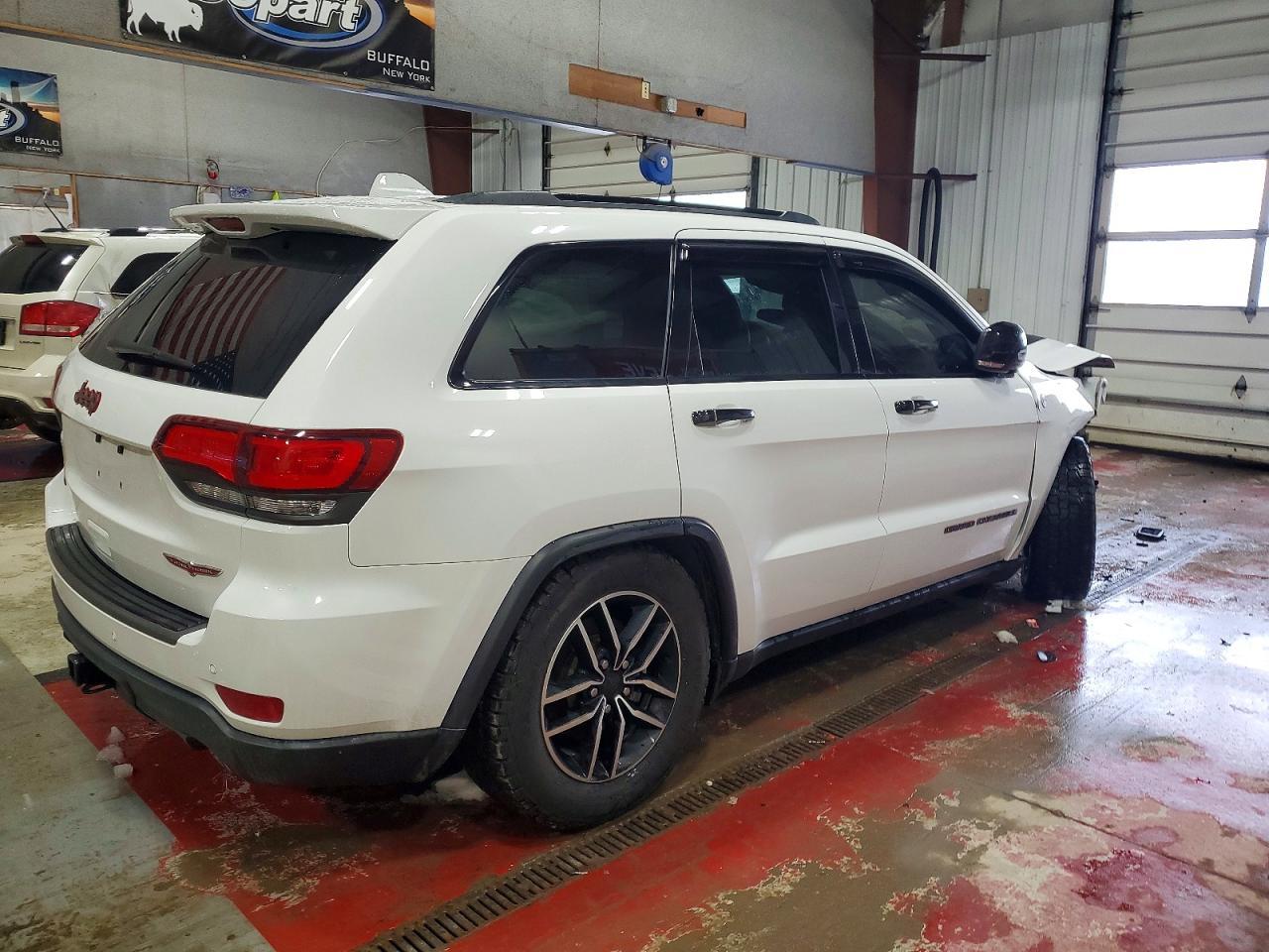 2021 Jeep Grand Cherokee Trailhawk - Image 3