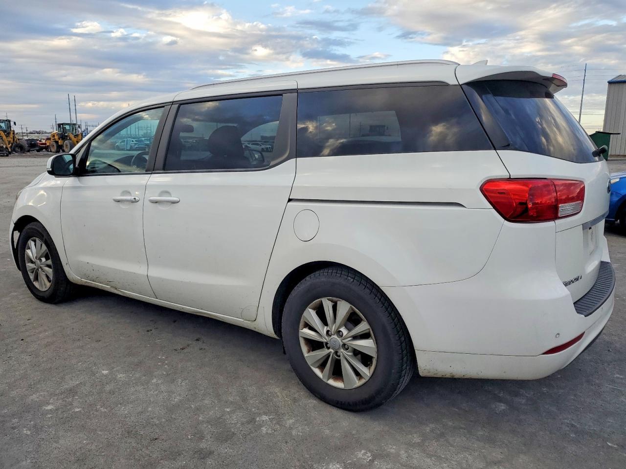 2016 Kia Sedona Lx - Image 2