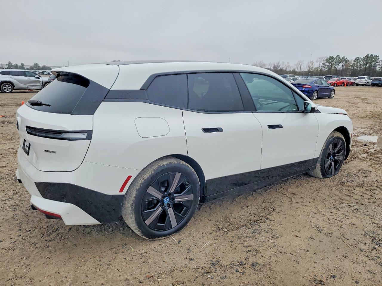 2024 BMW Ix xDrive50 - Image 3