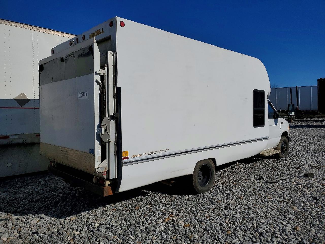 2001 Ford E350 Delivery Truck - Фото 3