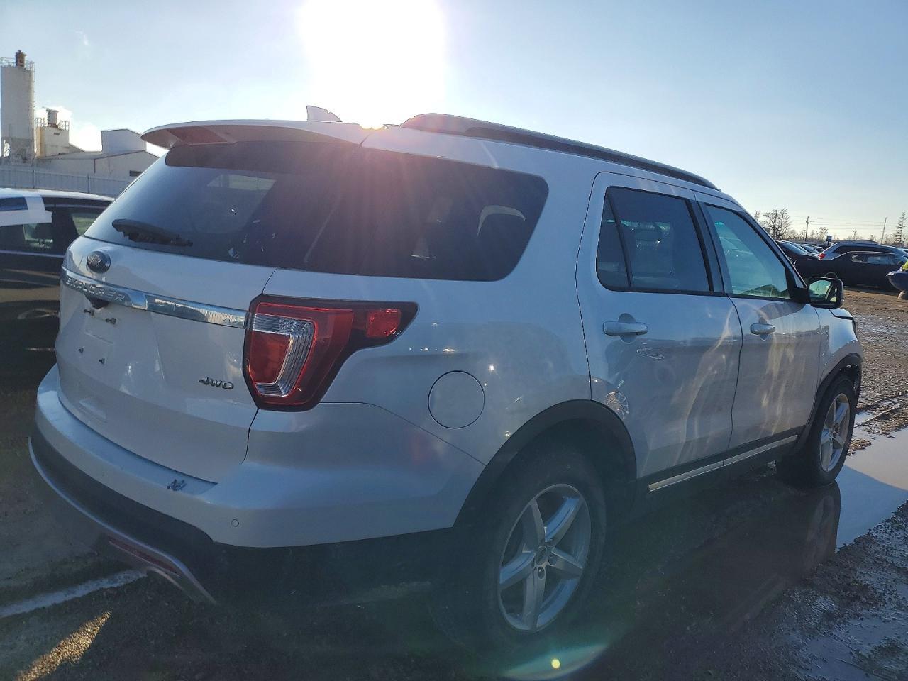 2017 Ford Explorer Xlt - Image 3