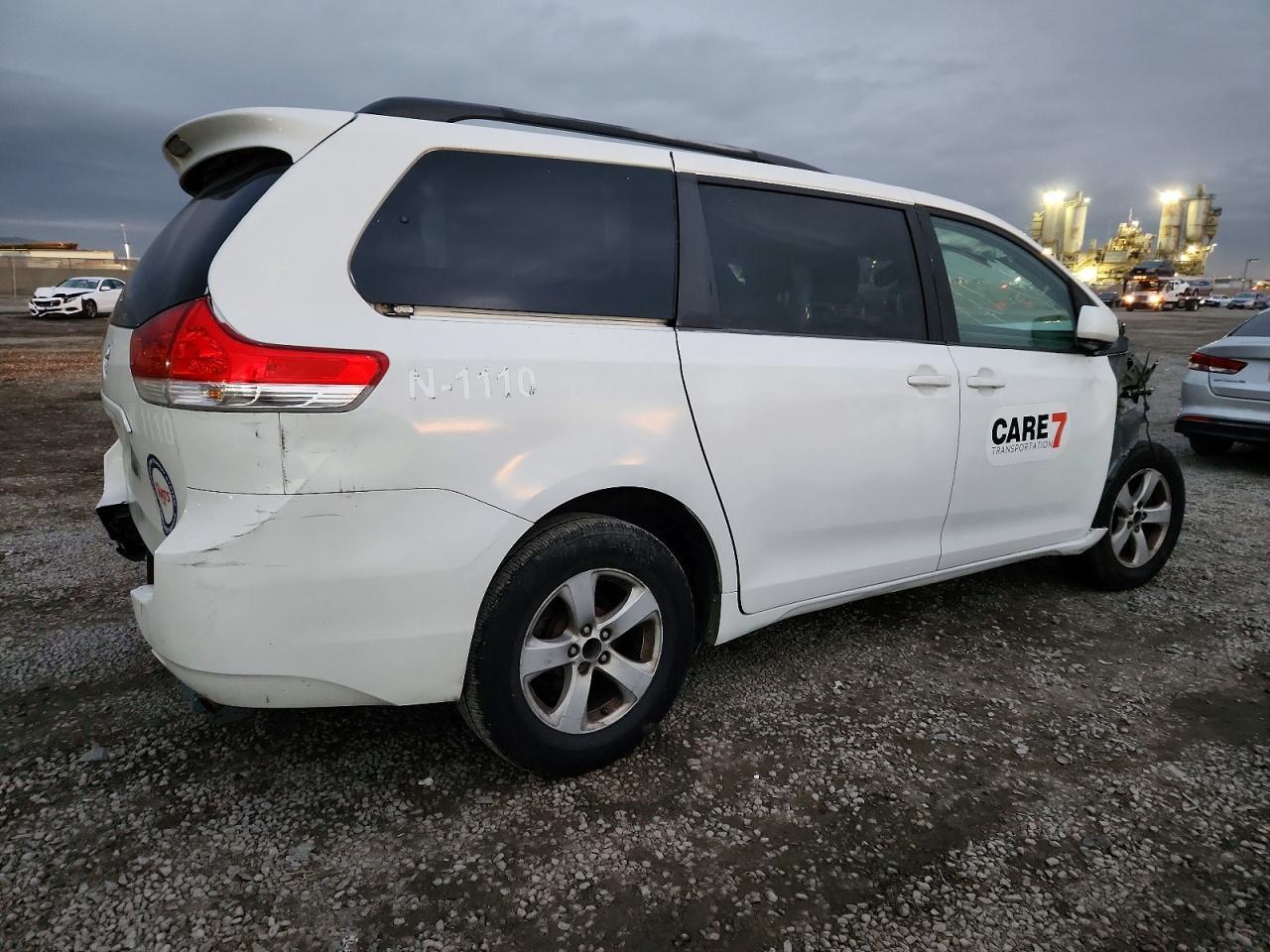 2013 Toyota Sienna Le - Фото 3