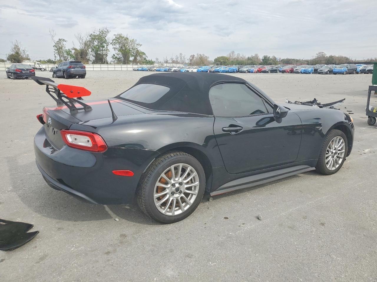 2017 Fiat 124 Spider Classica - Image 3