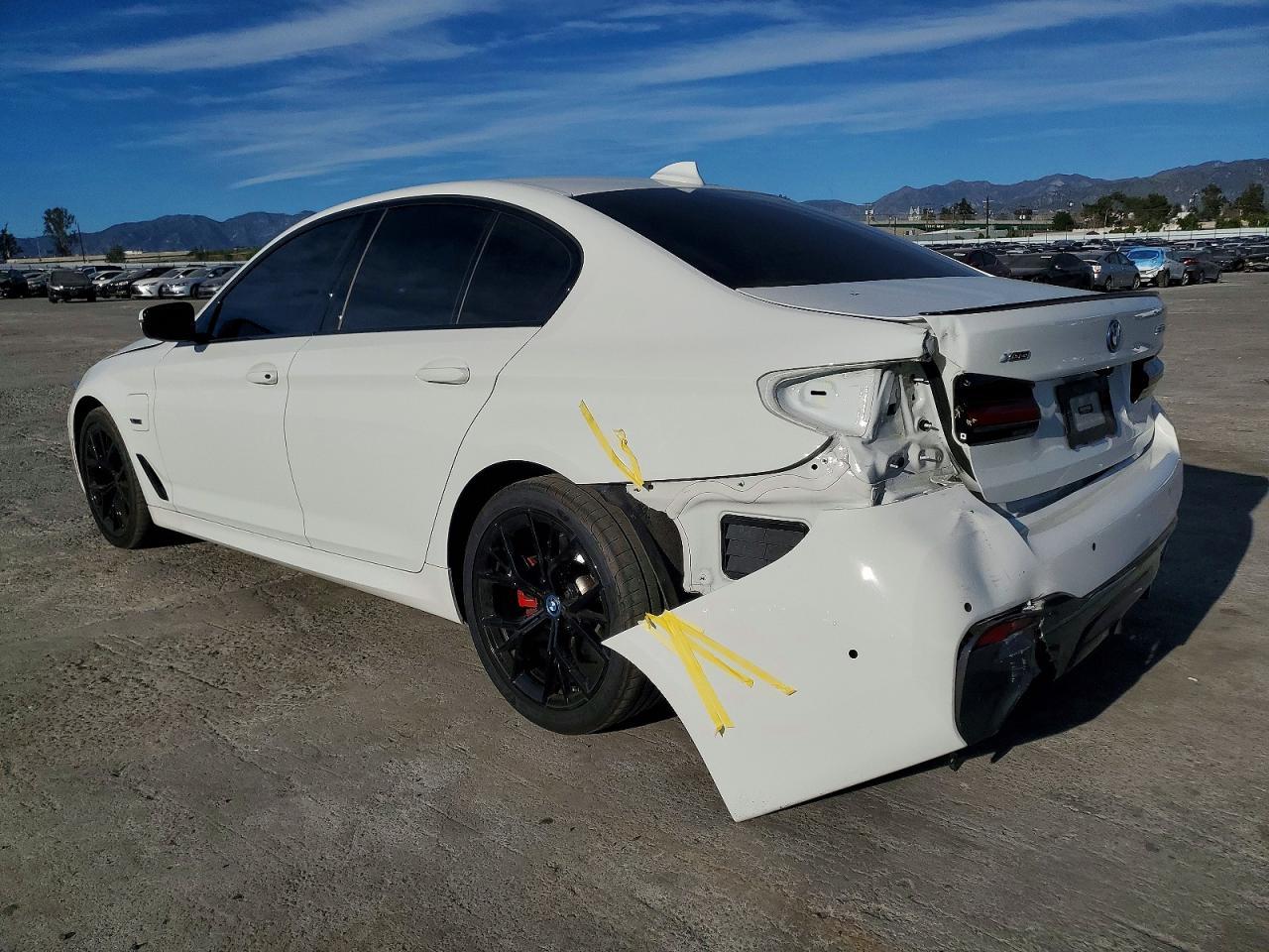 2023 BMW 530Xe - Фото 2