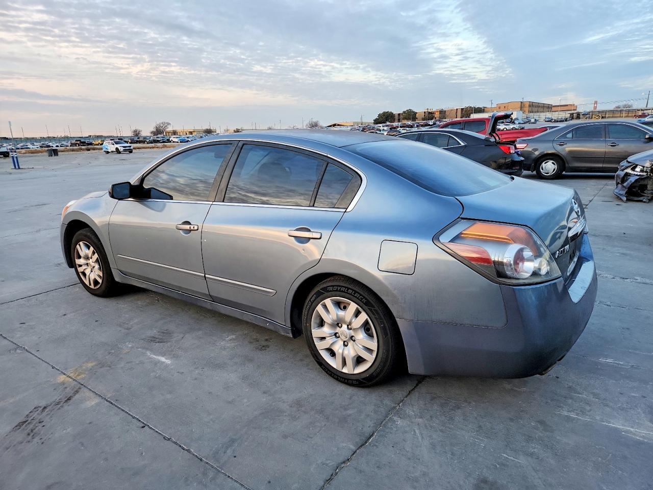 2011 Nissan Altima 25S - Image 2