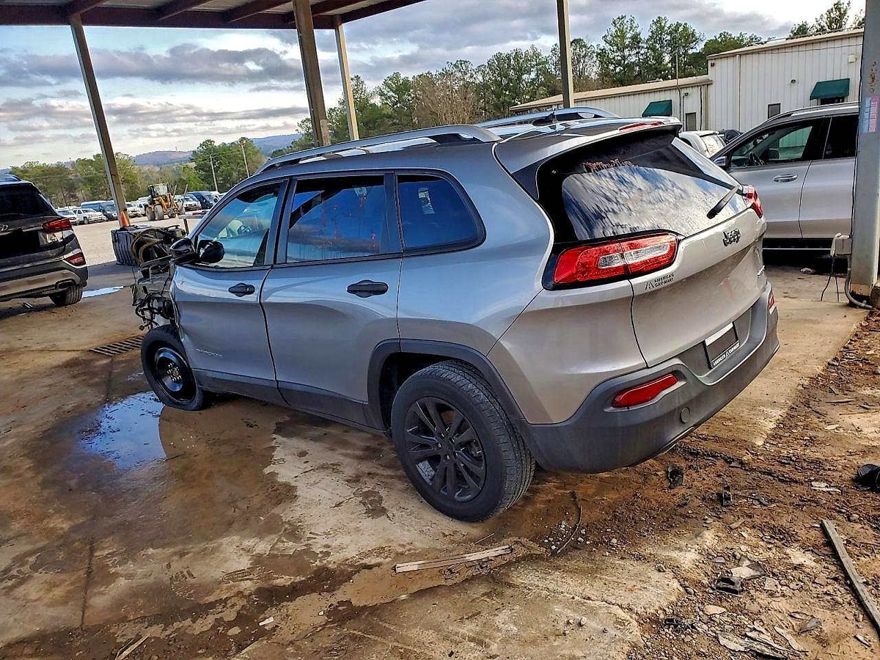 2015 Jeep Cherokee Sport - Image 2
