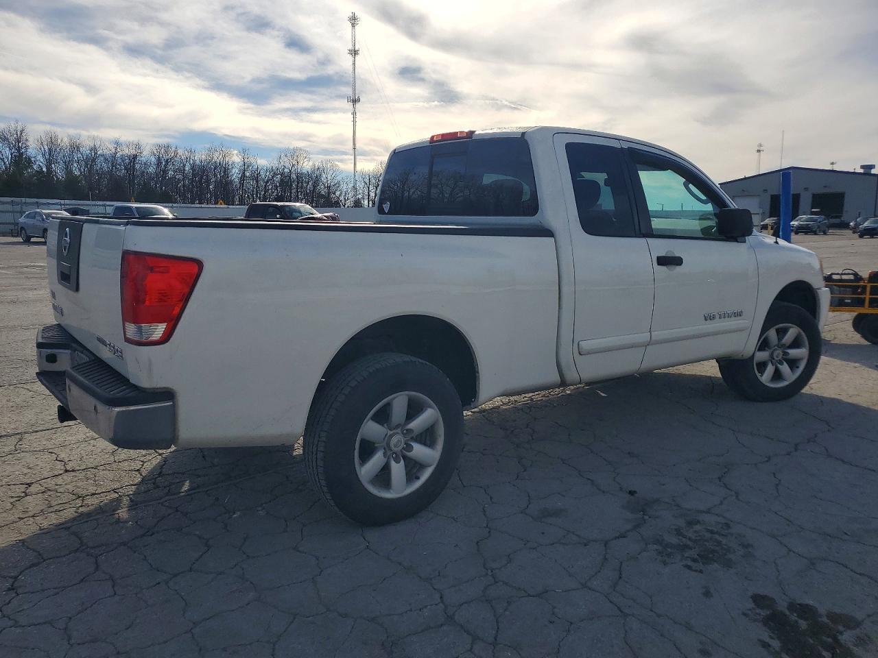 2010 Nissan Titan Xe - Image 3