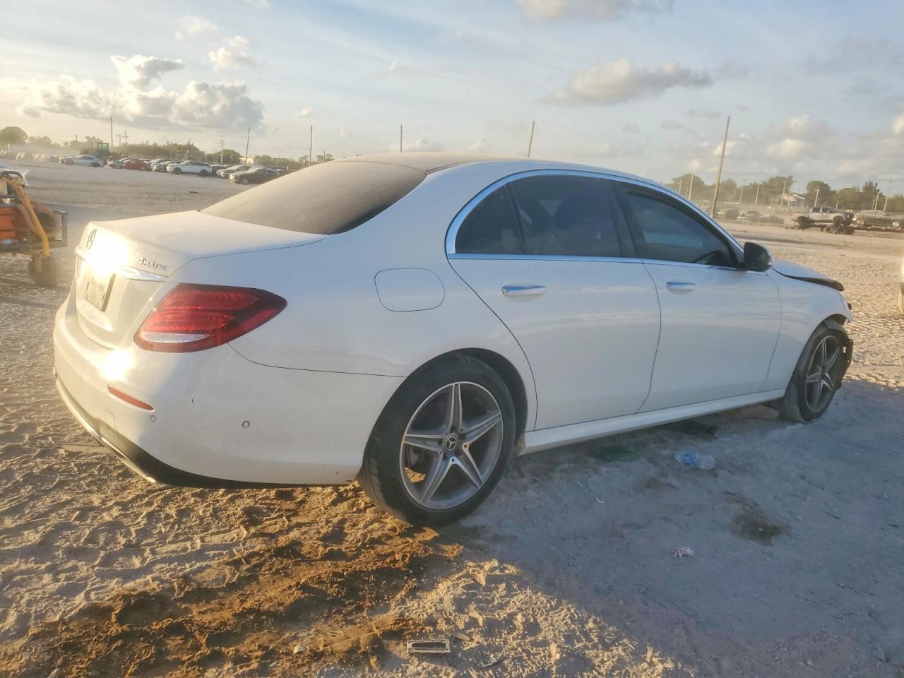 2018 Mercedes-Benz E 300 4Matic - Фото 3