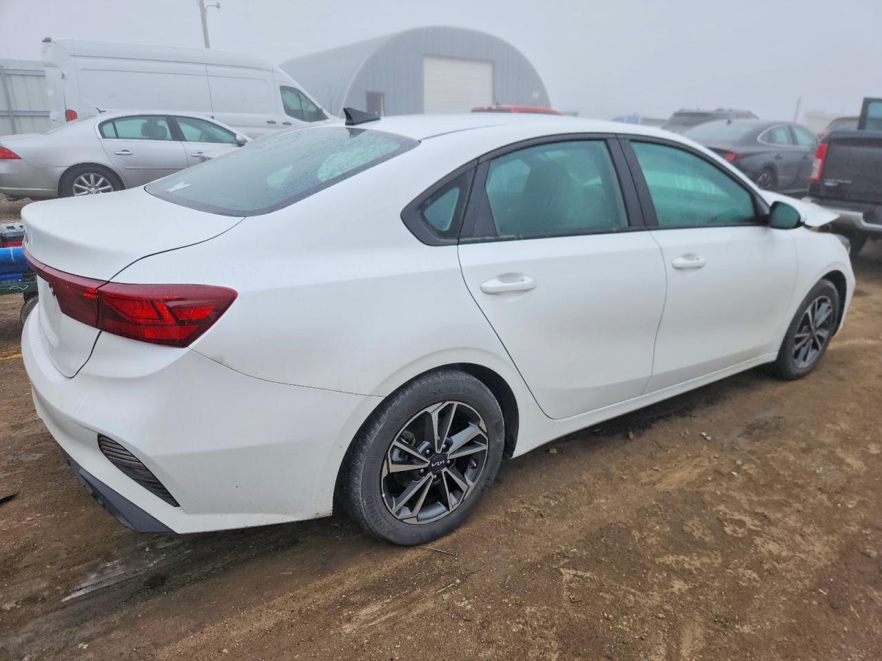 2023 Kia Forte Lxs - Image 3