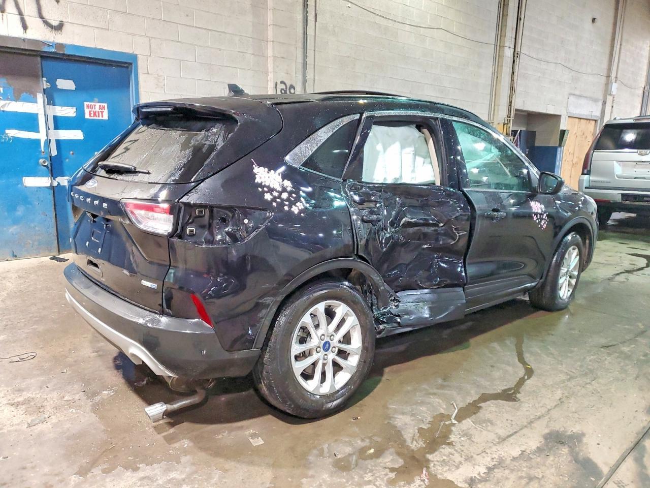 2020 Ford Escape Se - Фото 3