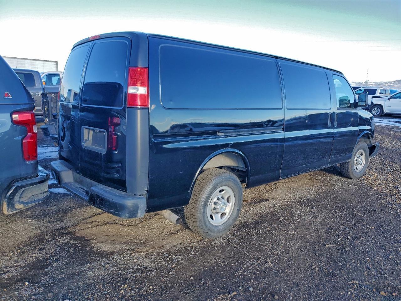 2023 Chevrolet Express Delivery Van - Фото 3