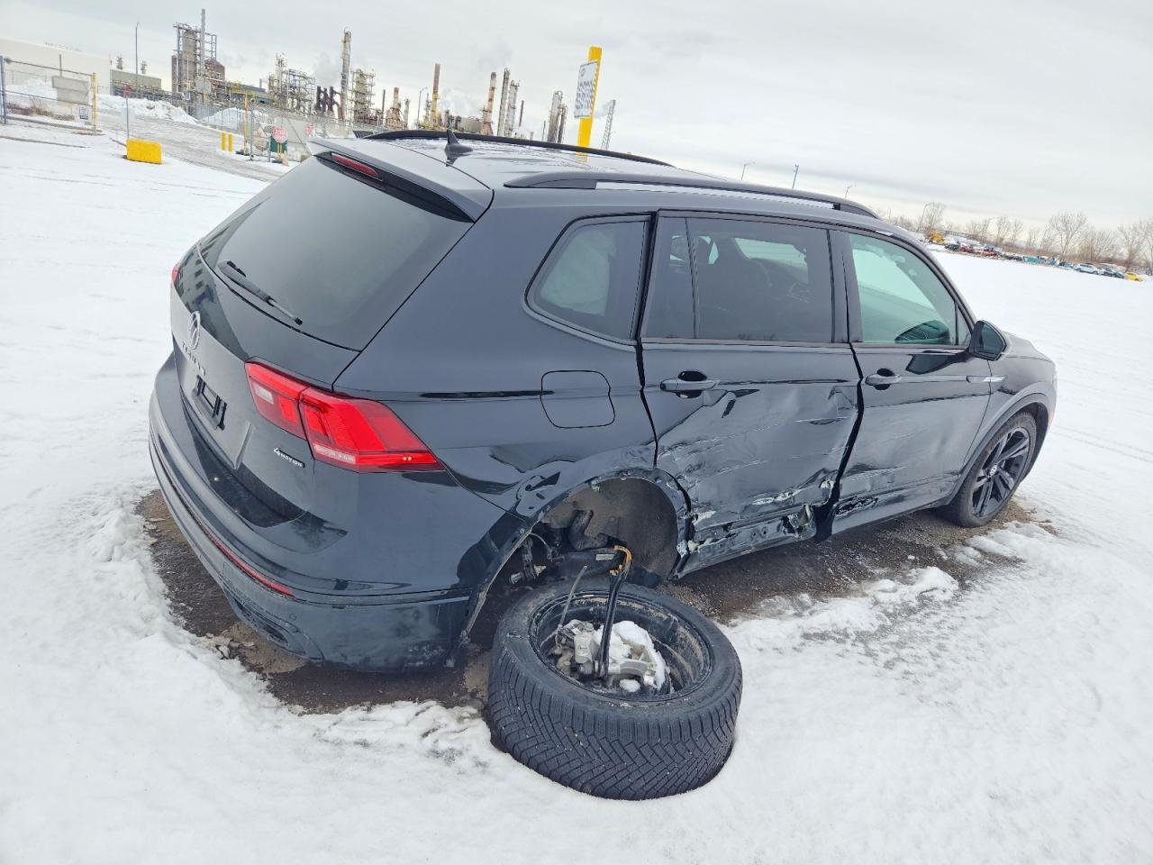2023 Volkswagen Tiguan Se R-Line Black - Image 3