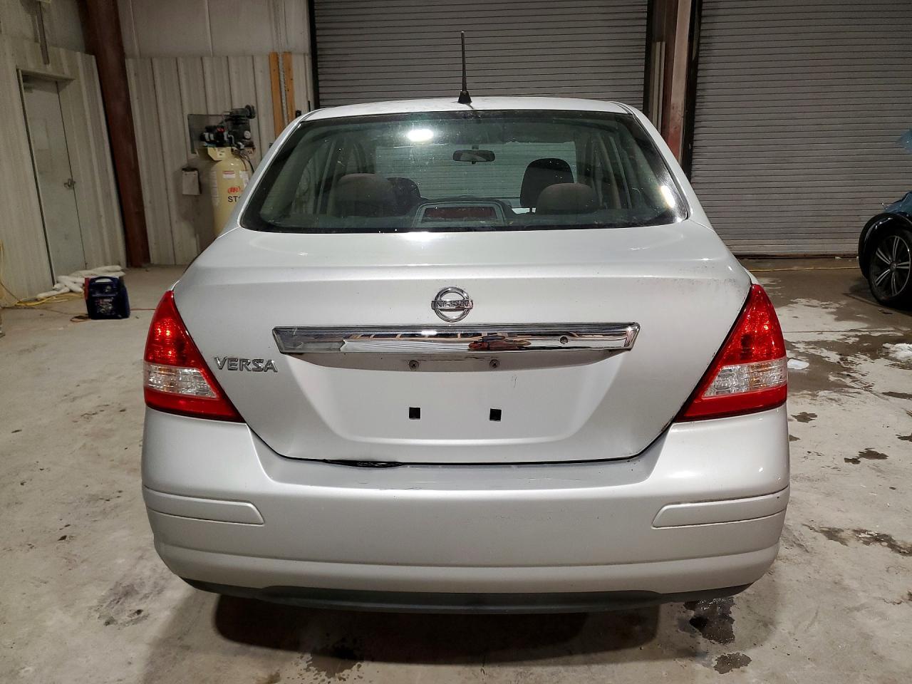 2010 Niss Versa S - Фото 6