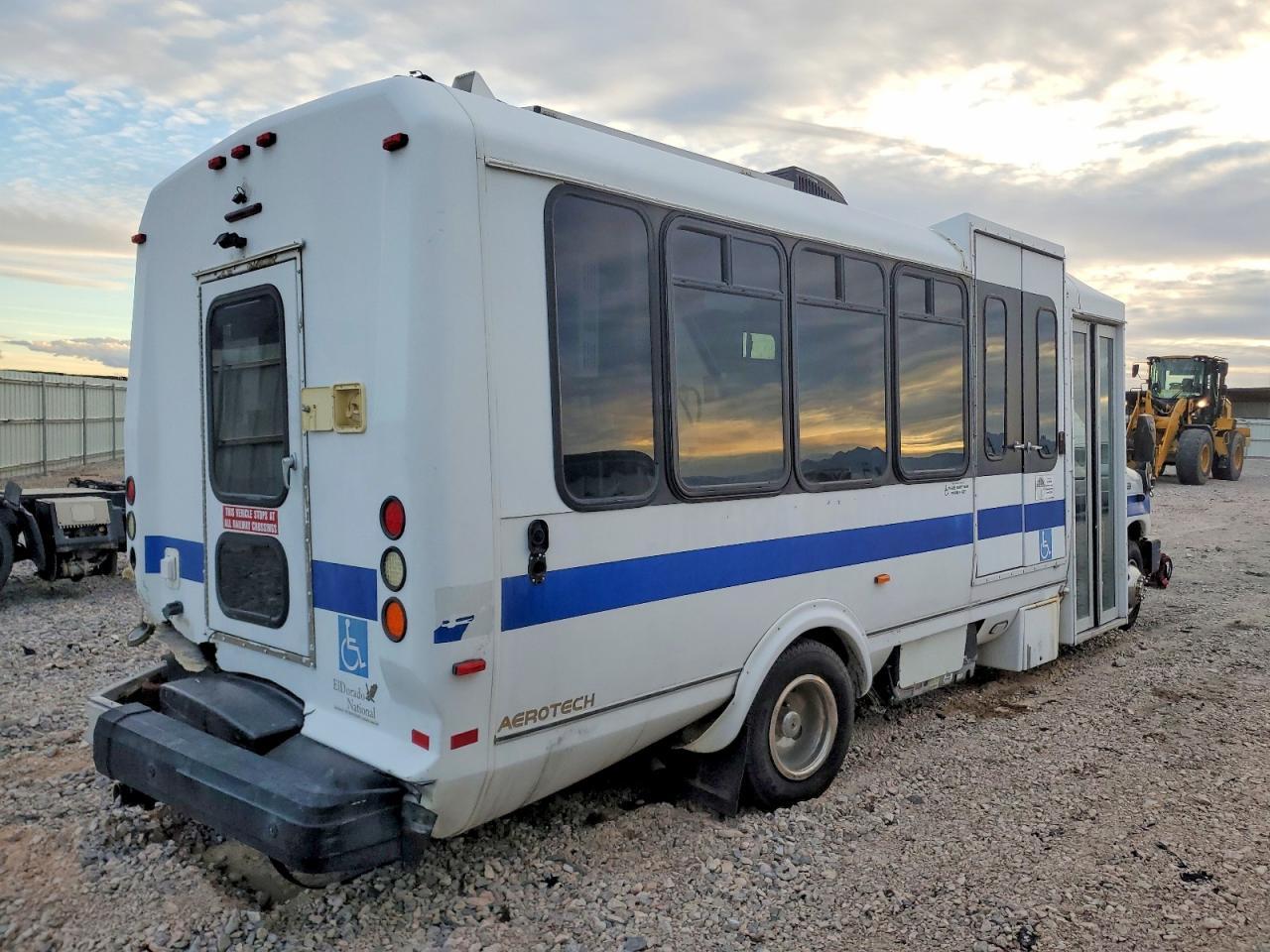 2009 Ford E450 Recreational Vehicle - Image 4