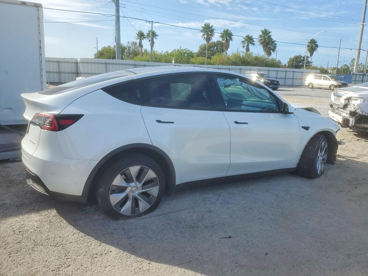 2023 Tesla Model Y - Фото 3