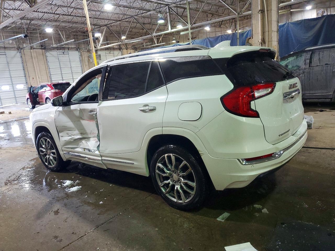2024 GMC Terrain Denali - Фото 2