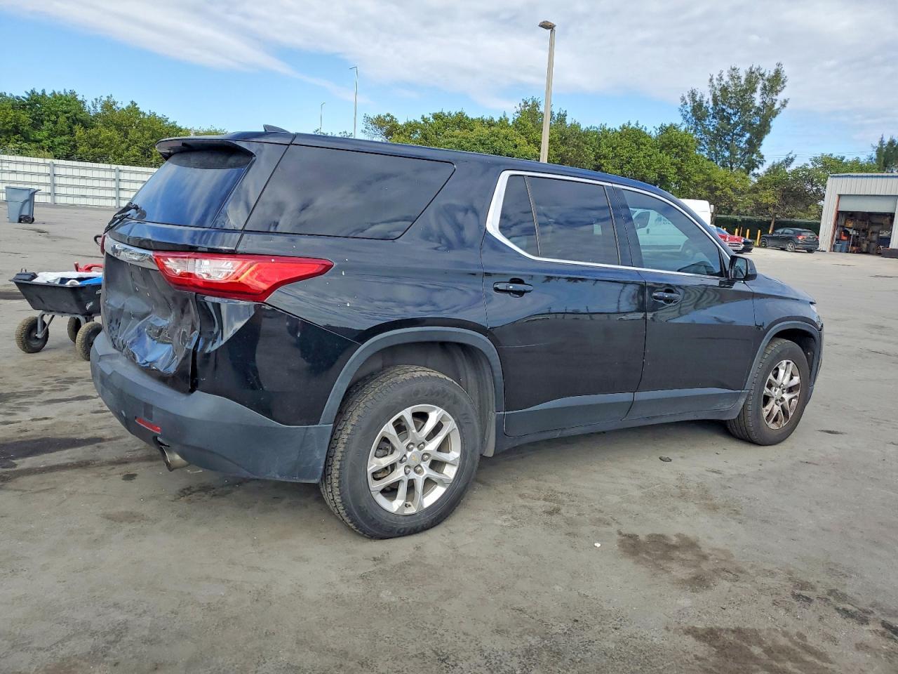 2019 Chevrolet Traverse Ls - Фото 3