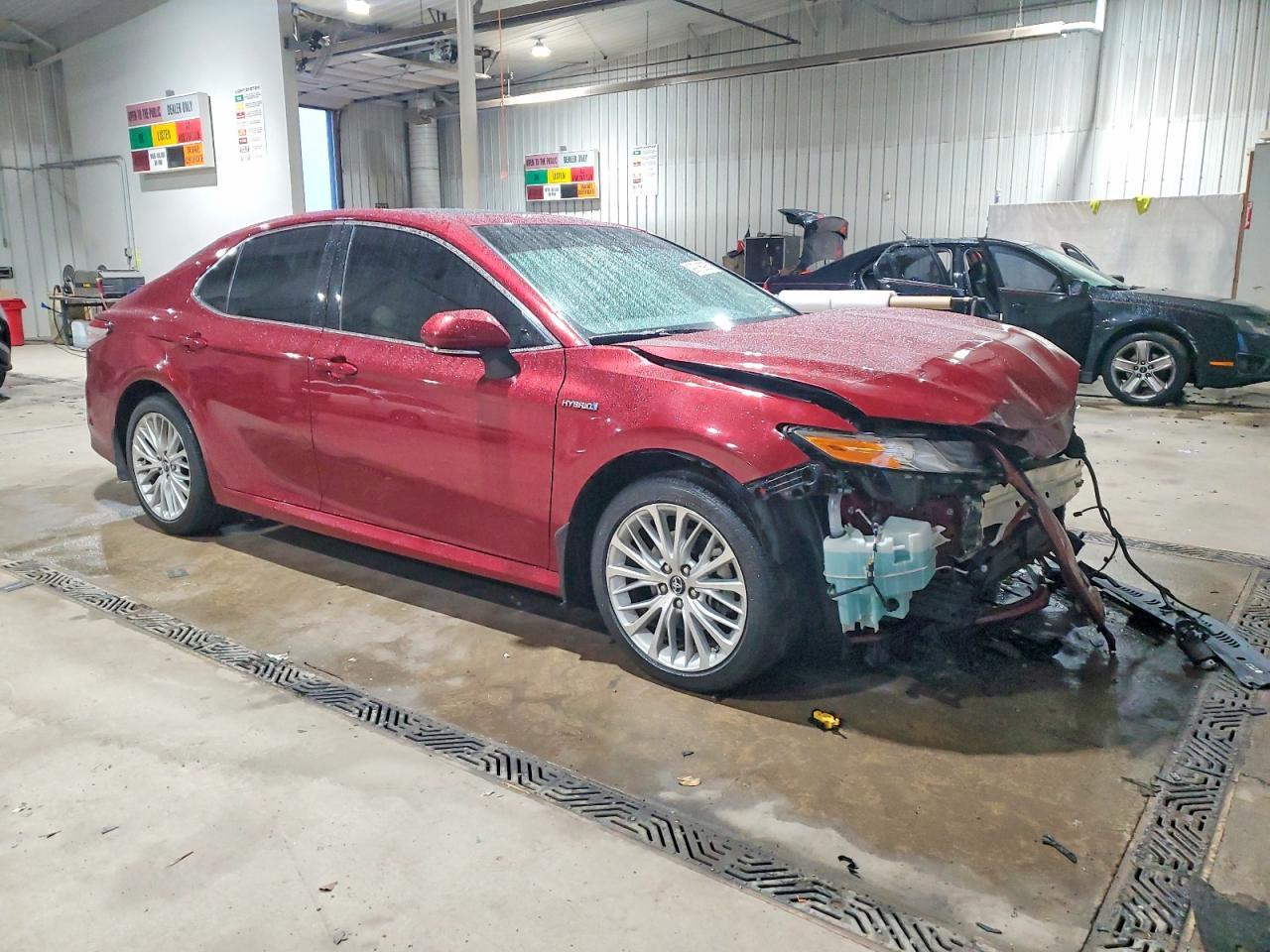 2019 Toyota Camry Hybrid Xle - Image 4