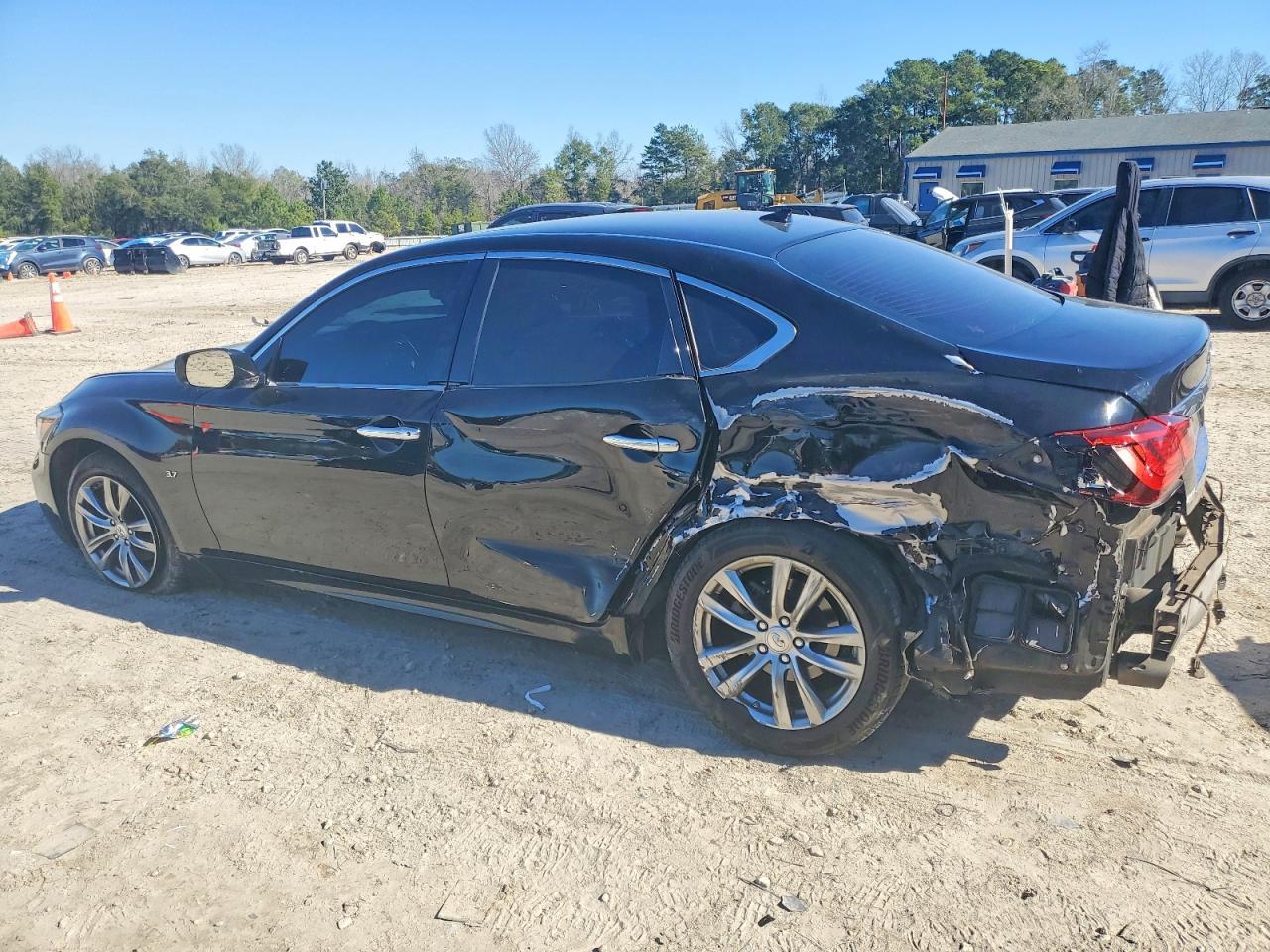 2019 Infiniti Q70 3.7 Luxe - Image 2