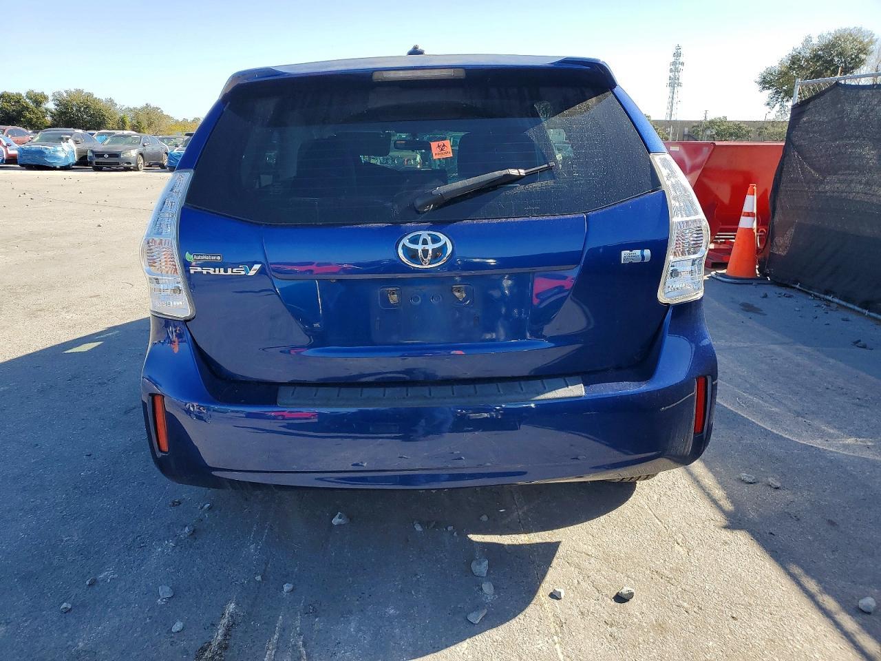 2014 Toyota Prius V - Image 6