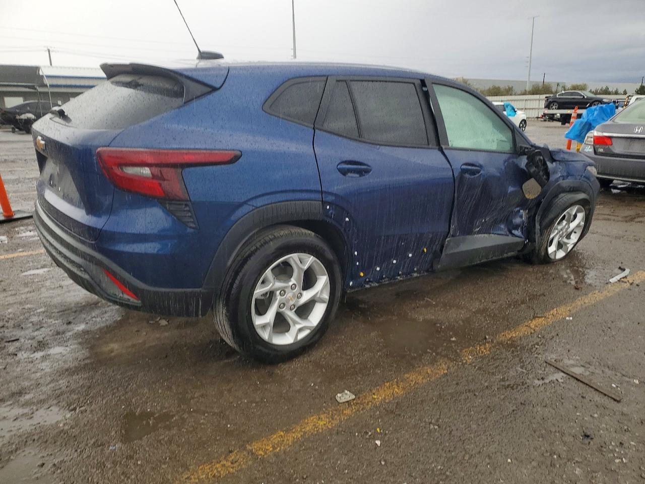 2024 Chevrolet Trax Ls - Фото 3