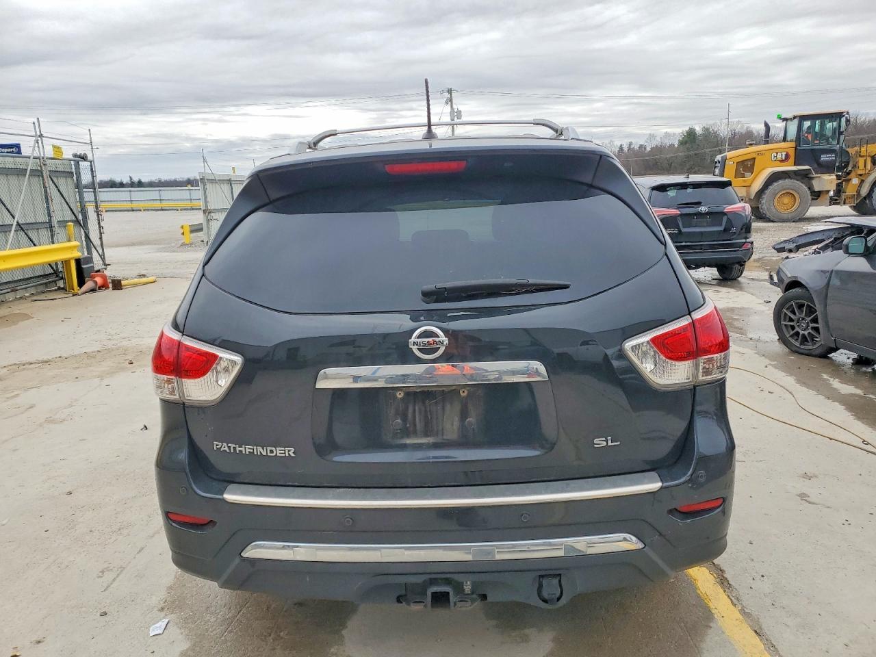 2016 Nissan Pathfinder S - Фото 6