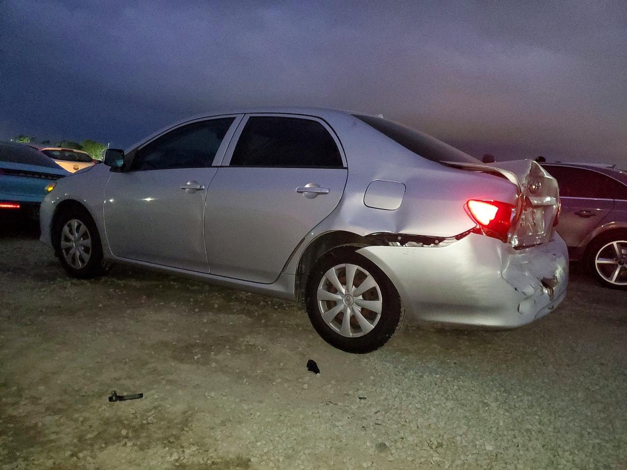 2010 Toyota Corolla Base - Фото 2