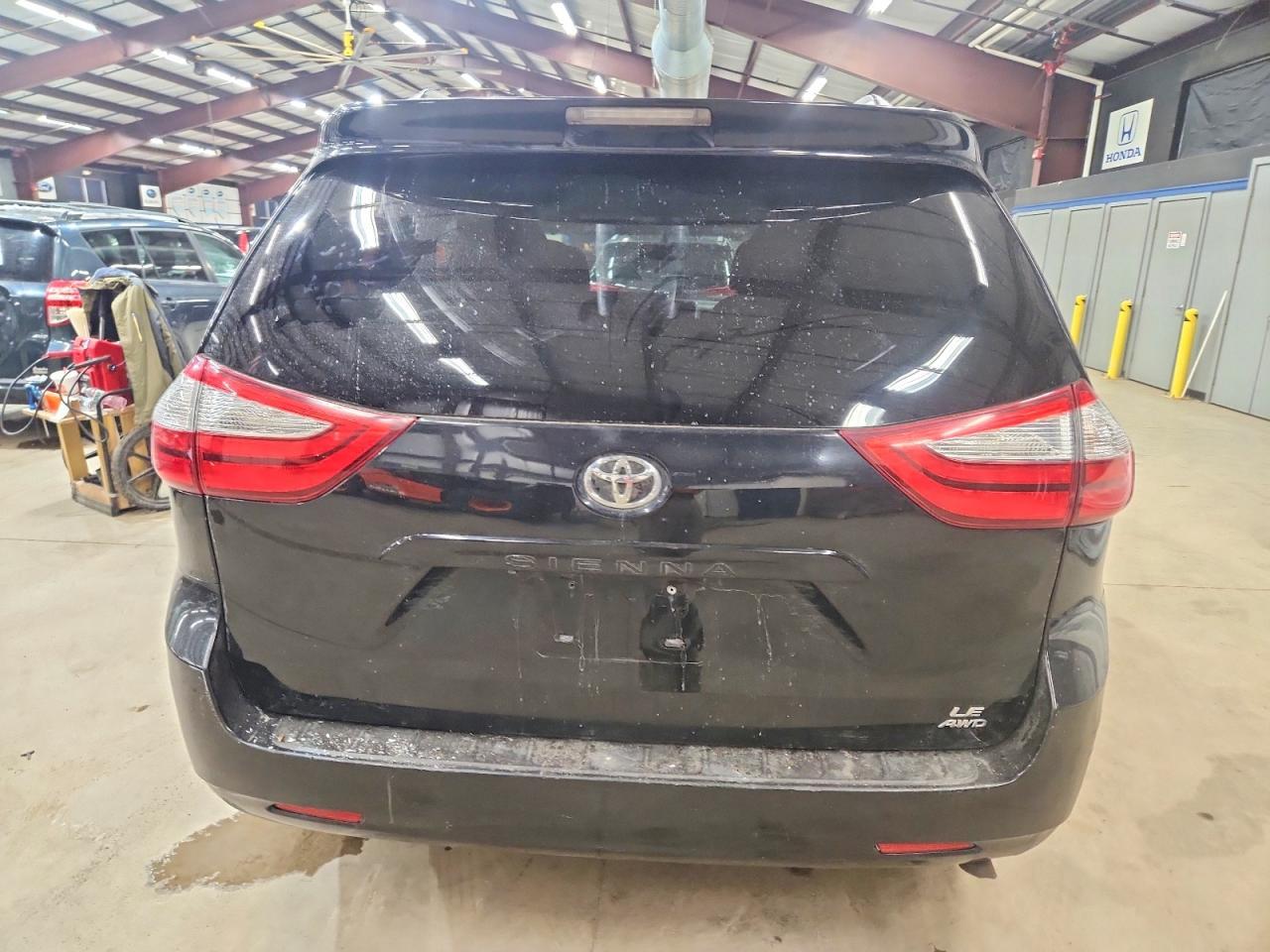 2015 Toyota Sienna Le - Image 6