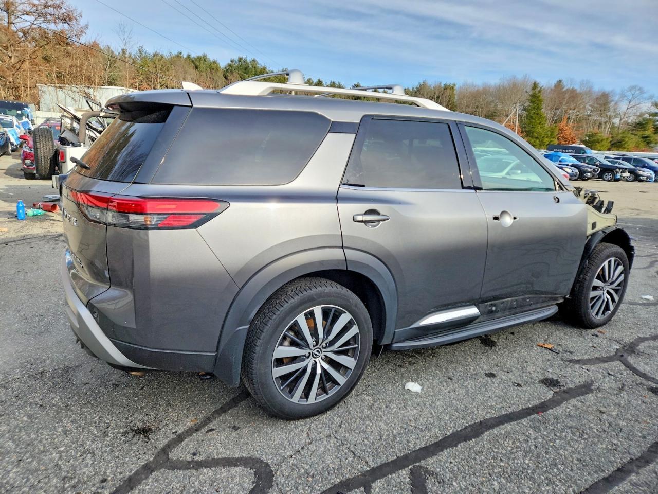 2022 Nissan Pathfinder Platinum - Фото 3