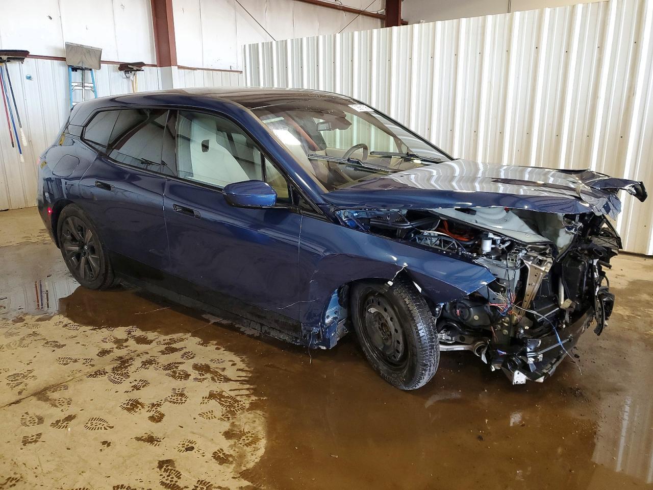 2025 BMW Ix xDrive50 - Фото 4
