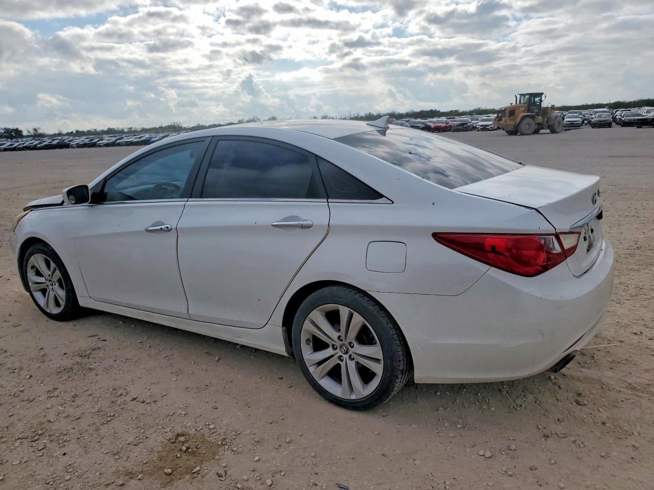 2011 Hyundai Sonata Se - Image 2