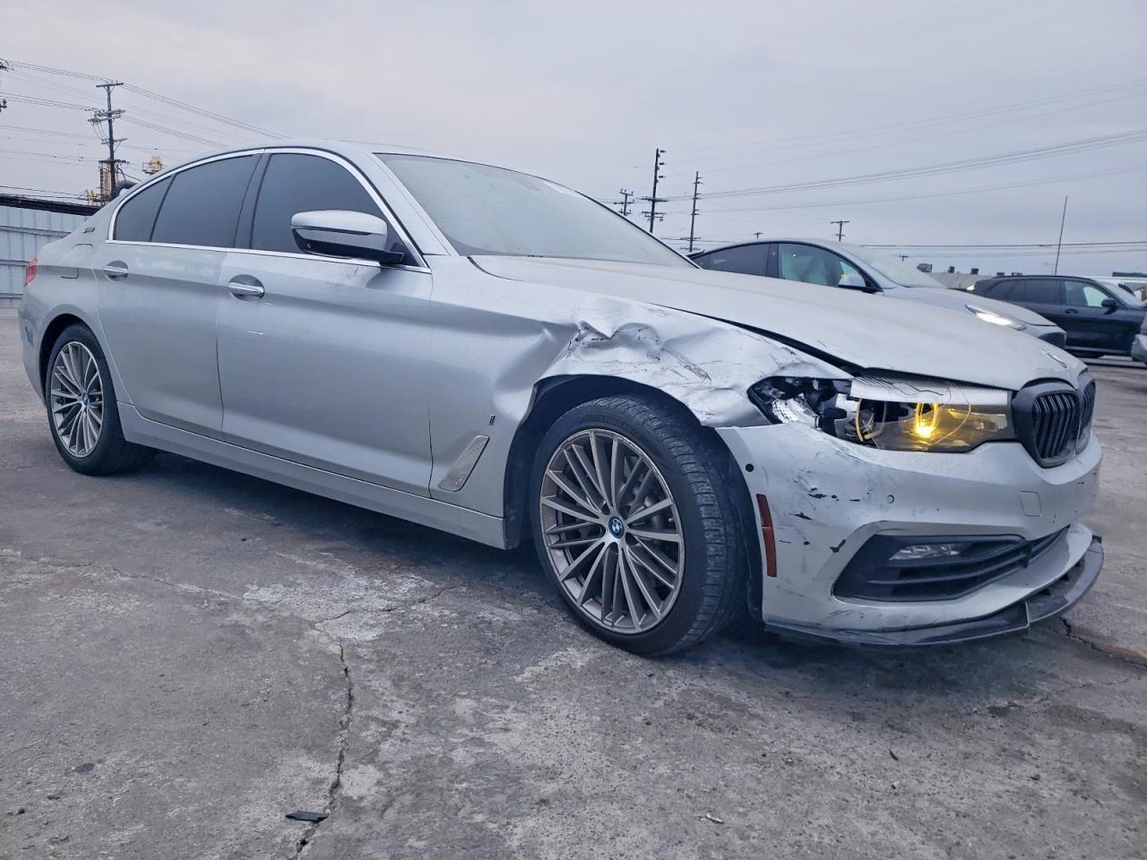 2018 BMW 530E - Фото 4