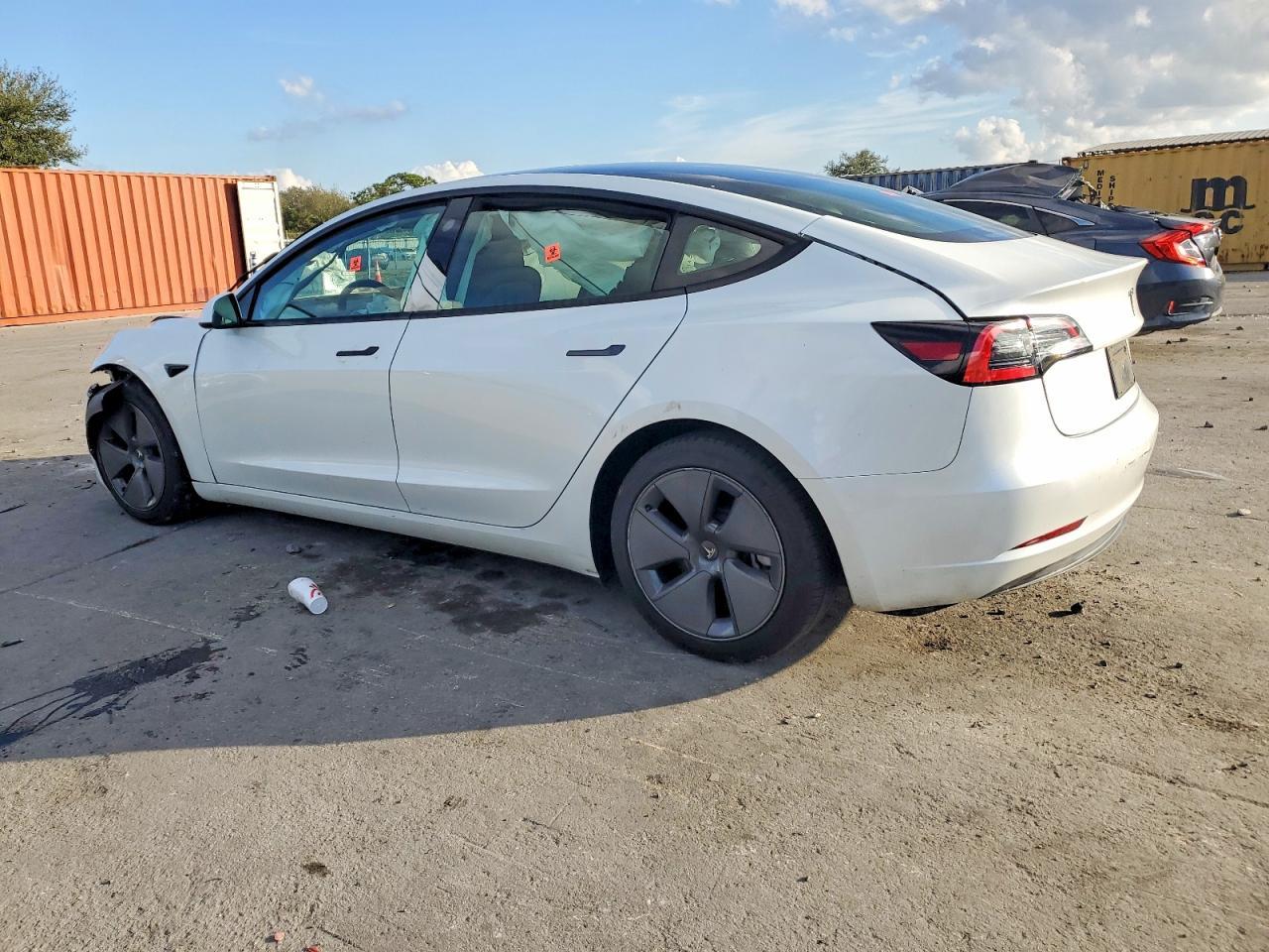 2023 Tesla Model 3 - Фото 2
