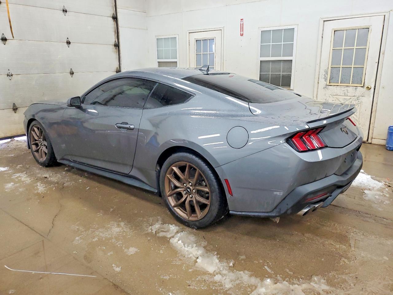 2025 Ford Mustang - Фото 2