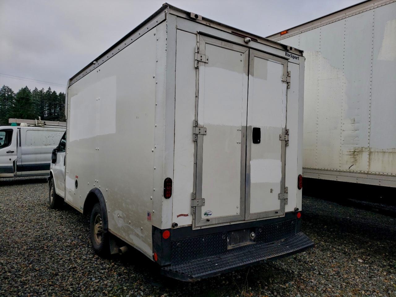 2022 Chevrolet Express G3500 Delivery Truck - Фото 2